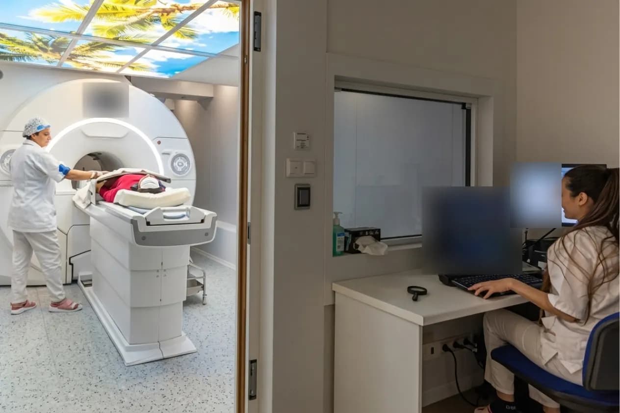 Salle IRM GE SIGNA Prime 1,5 T et poste de commande, Centre Anfa Radiologie, Casablanca
